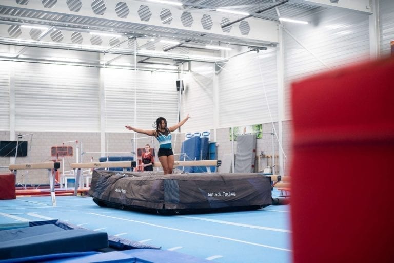 gymnast balance beam airbag sportqube landing
